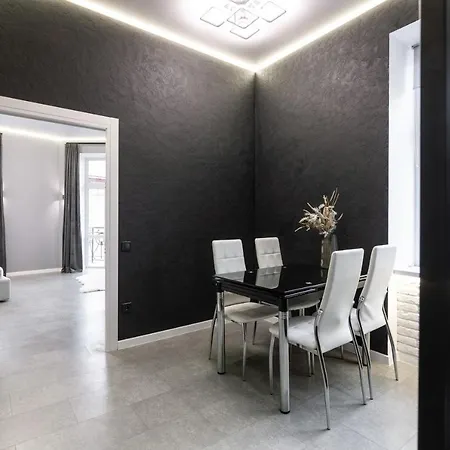 Two Bedrooms 13 Shpytalna Street Apartment *