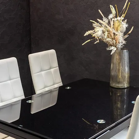 Two Bedrooms 13 Shpytalna Street Apartment *
