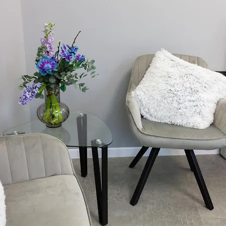 Two Bedrooms 13 Shpytalna Street Apartment *