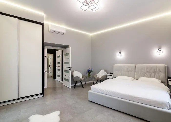 Two Bedrooms 13 Shpytalna Street Apartman *