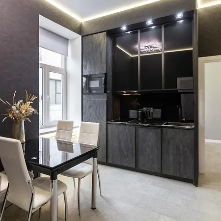 Lägenhet Two Bedrooms 13 Shpytalna Street *