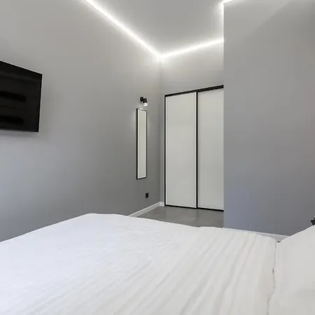 Lägenhet Two Bedrooms 13 Shpytalna Street *