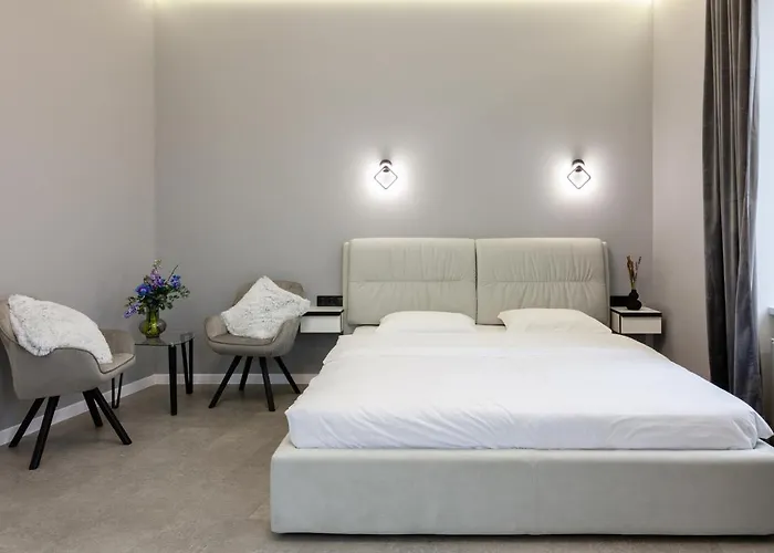 شقة Two Bedrooms 13 Shpytalna Street