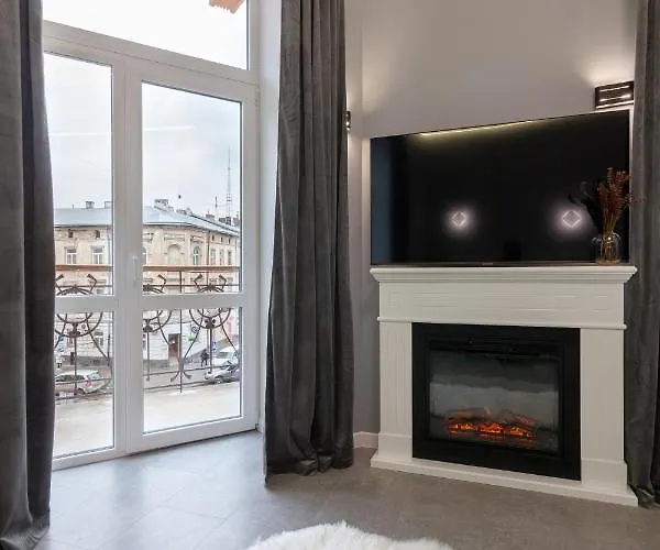 Two Bedrooms 13 Shpytalna Street